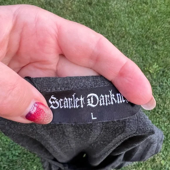 Scarlet Darkness Women's Medieval Cosplay Style Gray Cold Shoulder Top - Picture 4 of 6